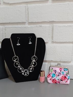 BUYERS GIVAWAY! 🎁 Necklace and Earrings Set, Ladybug Coin Bag & Pink Polish.